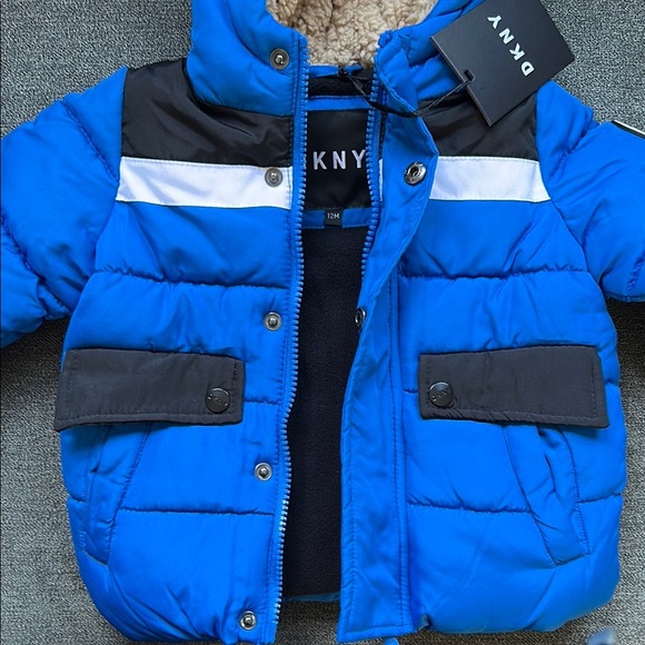 DKNY Vibrant Blue Hooded Puffer Coat
New with tags 🏷️ - Picture 3 of 5